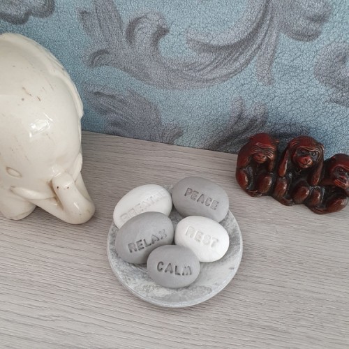 Decorative clay diffuser pebbles with marbled clay dish
