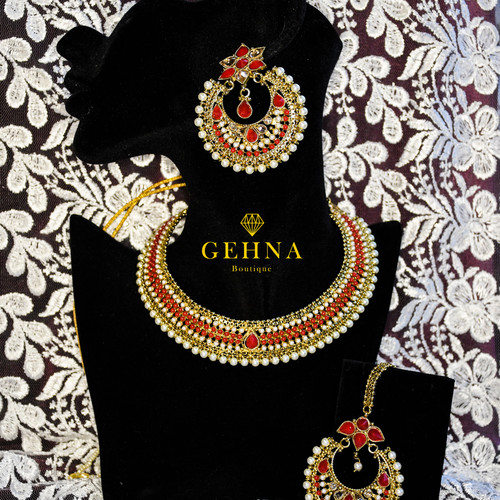 Knushi Maang Tikka, Earrings & Necklace Set
