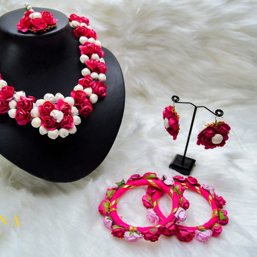 Chaandi Artificial Flower Jewellery Set