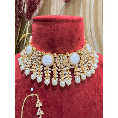 Uncut Kundan White Amarapali carved Stones with Tika