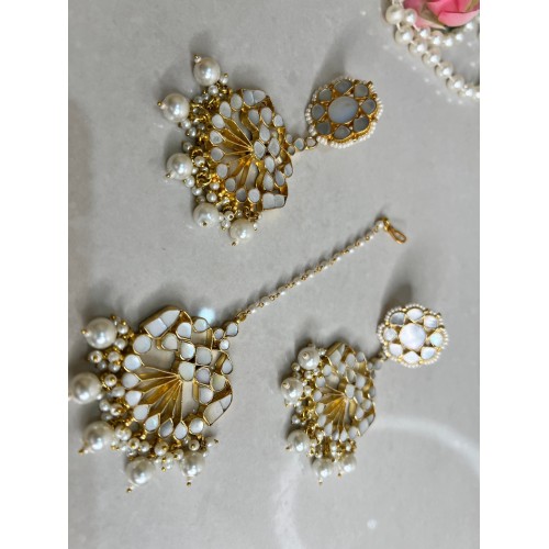 Mother of Peral Earring Tika set /Indian Jewellery/Bridal Jewellery/MOP statement Earrings