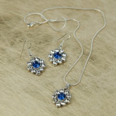 Dilsia Pendant Set