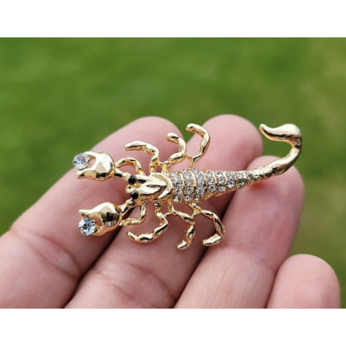 Scorpion brooch vintage look gold plated zodiac broach astrology luck pin k28