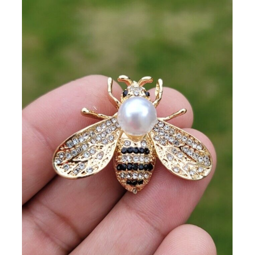 Honey Bee Brooch Vintage Look Queen Broach Gold Plated Celebrity Design Pin K45