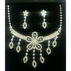 Elegant and stylish bollywood silver plated stunning diamante flower necklace