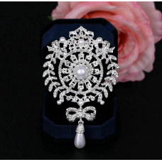 Stunning vintage look silver plated king royal celebrity brooch broach pin b49u