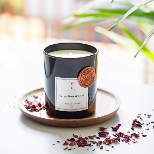 Velvet Rose & Oud Soy Candle - Vegan, Eco Friendly, Hand Poured - Velvet Rose & Oud