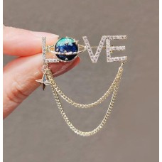 Love universe brooch vintage look gold plated celebrity broach princess pin u17