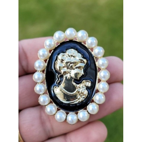 Jubilee queen brooch vintage look cameo beauty broach gold plated lady pin k33