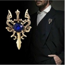 Stunning vintage look gold plated dragon sword blue design brooch broach pin b38