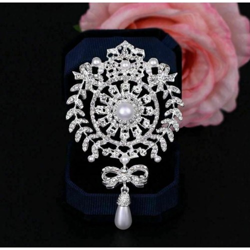Stunning vintage look silver plated king royal celebrity brooch broach pin b49u