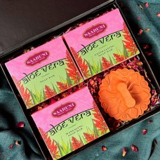 Aloe Vera Deluxe Gift Set with 3 Soaps & Terracotta Exfoliator (Tikru)