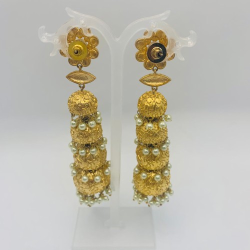 Dangling Gold Jhumki/Earrings