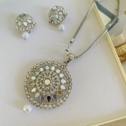 Mirrored Silver Pendant Set