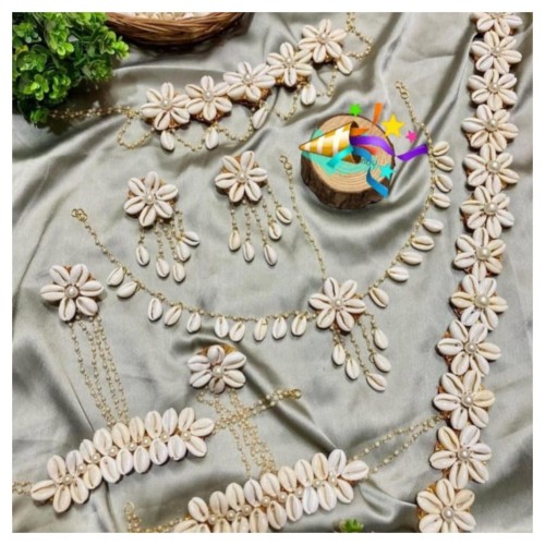 Shell jewelry set for wedding/Mehnadi function for bride/ kaudi jewelry for mehndi/ light shell jewelry for haldi/ shell jewelry for hair