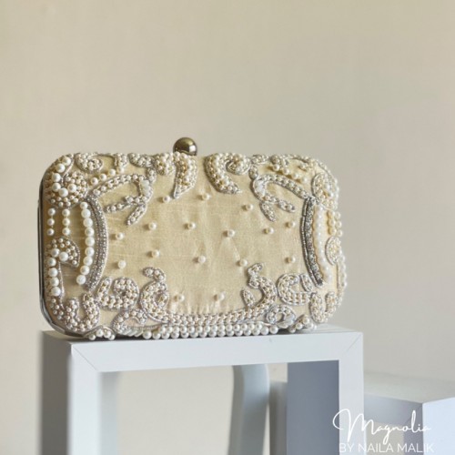 CHELSEA Cream Clutch