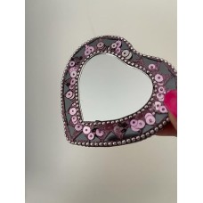 Compact mirror with sequins